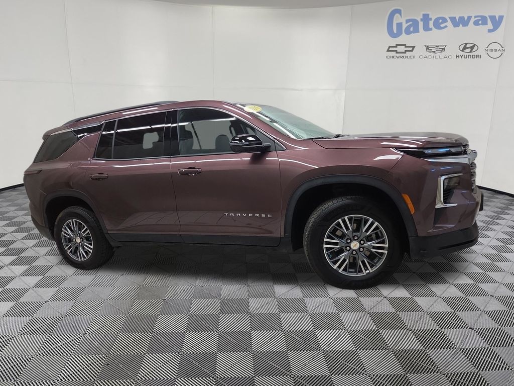 Used 2024 Chevrolet Traverse LT SUV