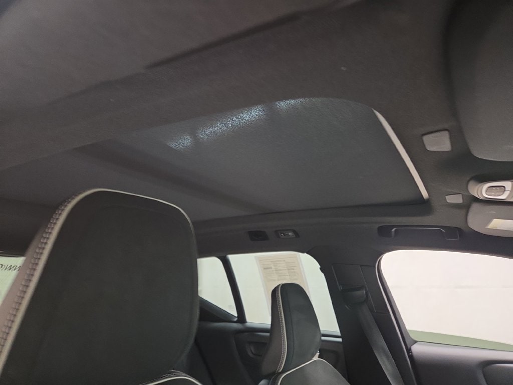 2021 Volvo XC40 R-Design - Photo 12