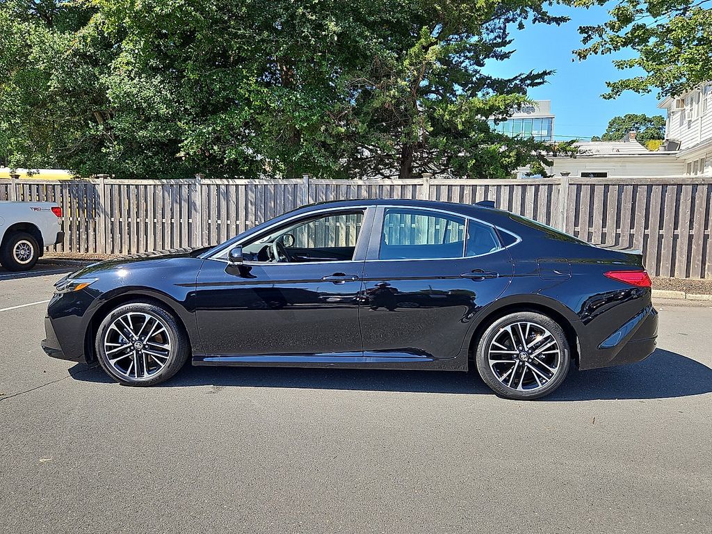 2026 Toyota Camry XLE - Photo 8