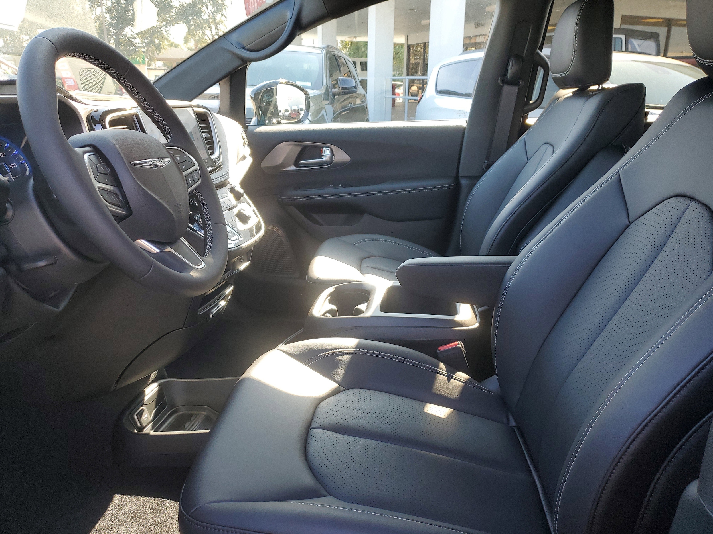 2026 Chrysler Pacifica Select - Photo 10