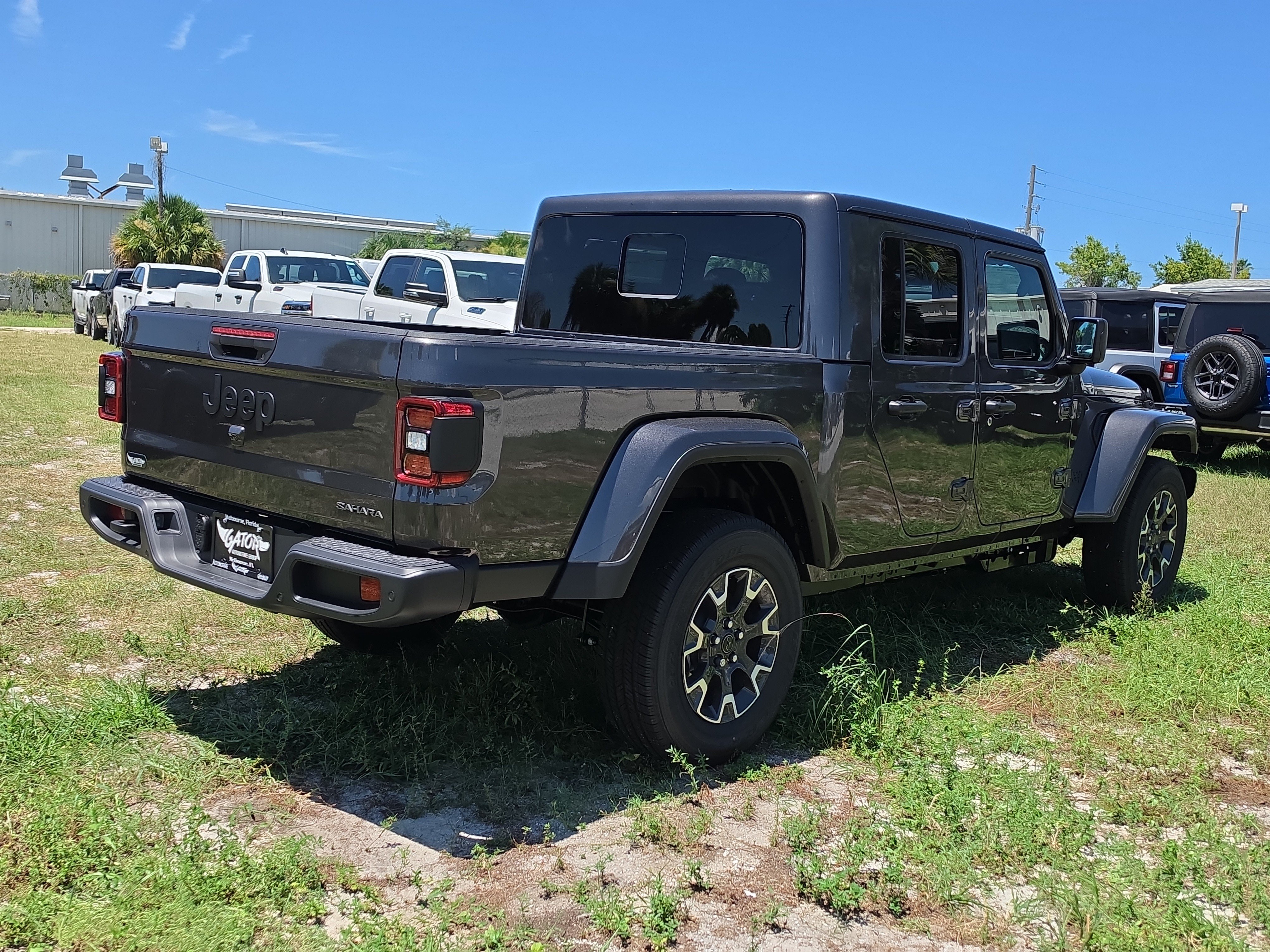 New 2026 Jeep Gladiator SAHARA 4X4 Pickup