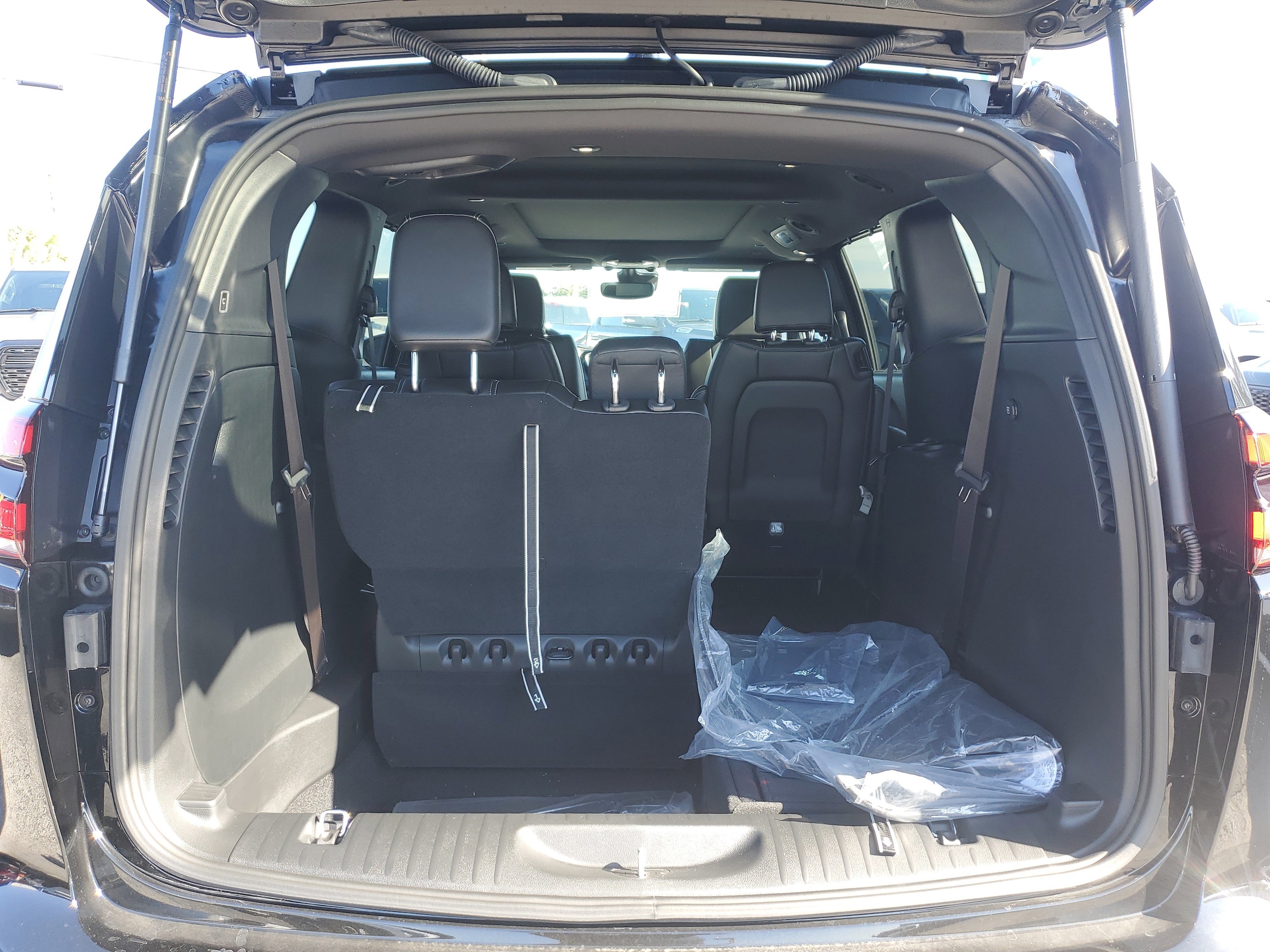 2026 Chrysler Pacifica Select - Photo 7