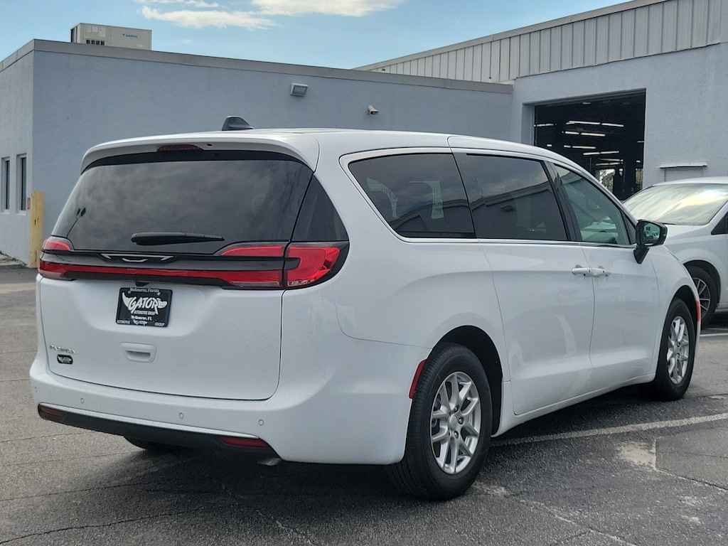 New 2027 Chrysler Pacifica SELECT Passenger Van