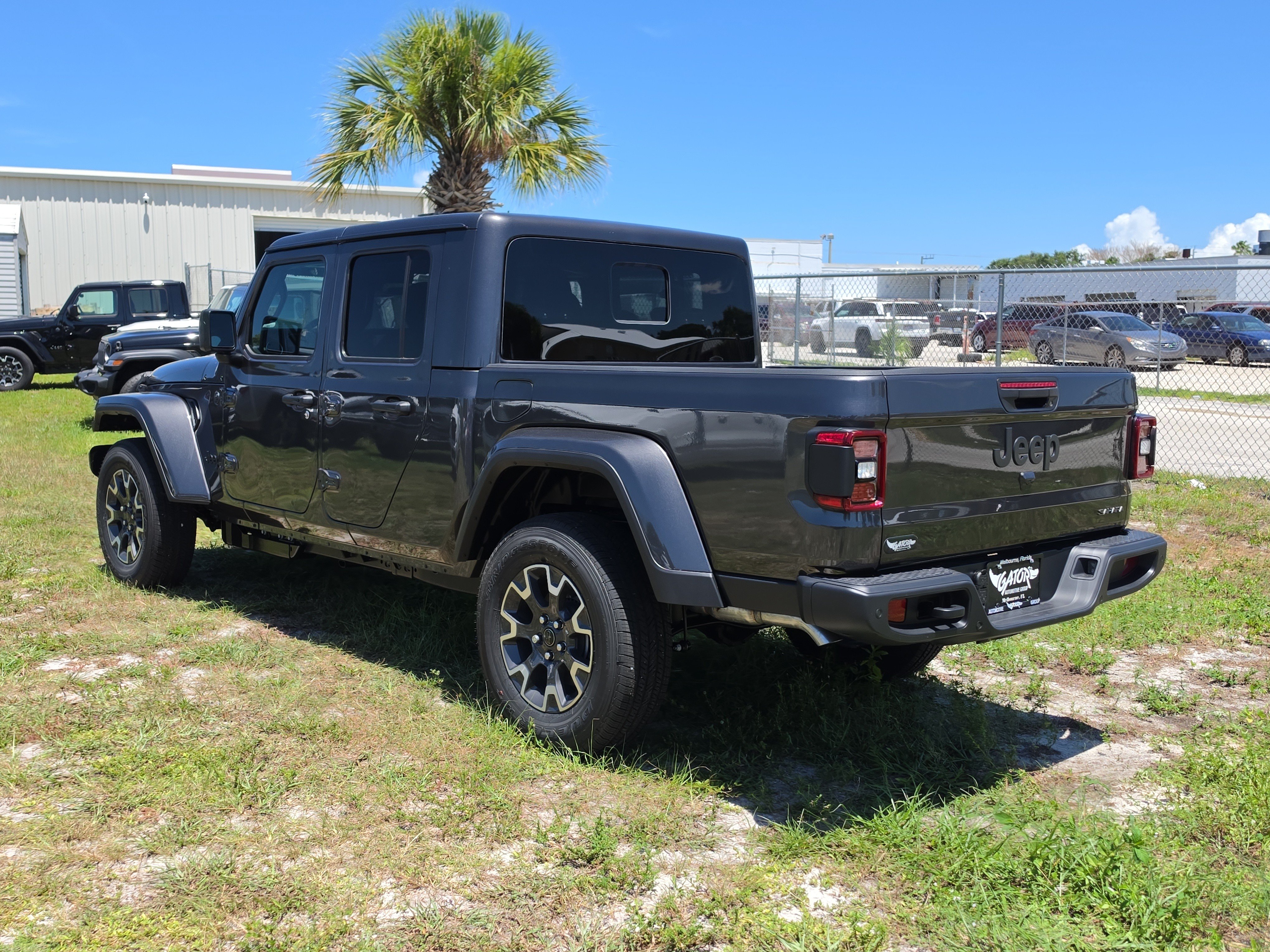 New 2026 Jeep Gladiator SAHARA 4X4 Pickup