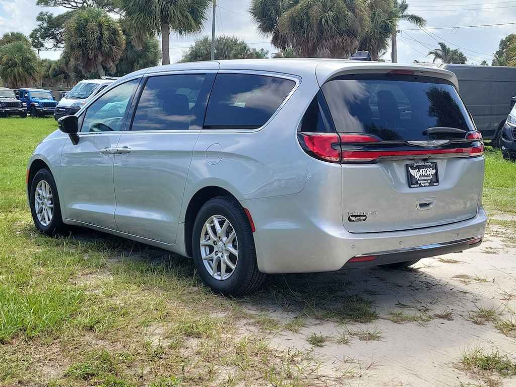 Used 2026 Chrysler Pacifica Select Van Passenger Van