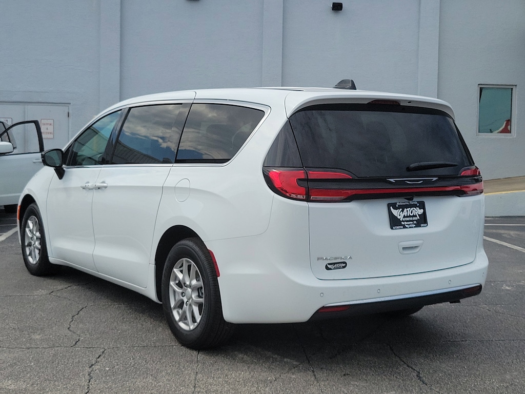 New 2027 Chrysler Pacifica SELECT Passenger Van