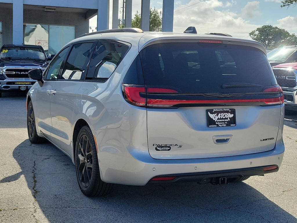 Used 2024 Chrysler Pacifica Limited Van Passenger Van