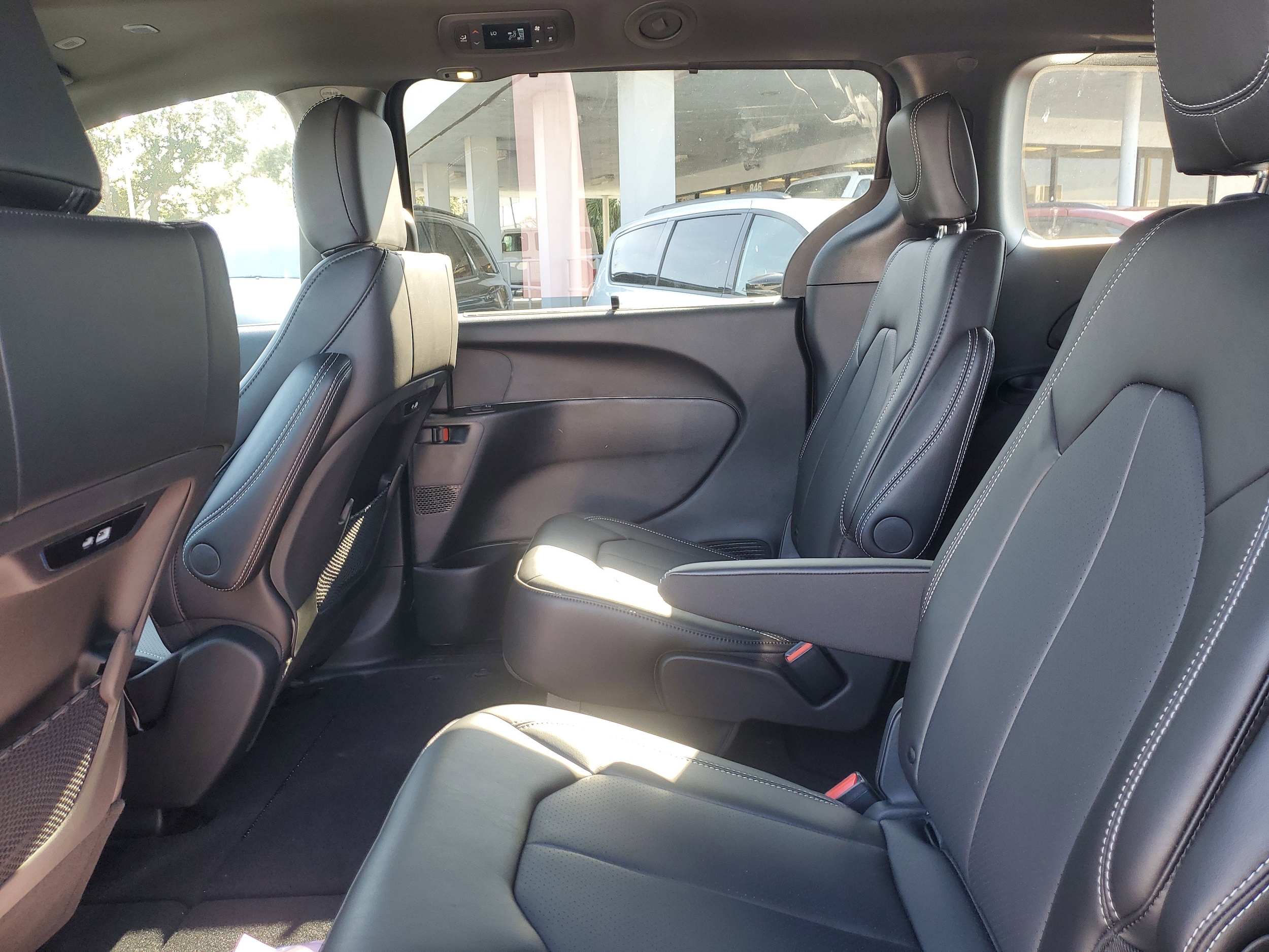 2026 Chrysler Pacifica Select - Photo 8