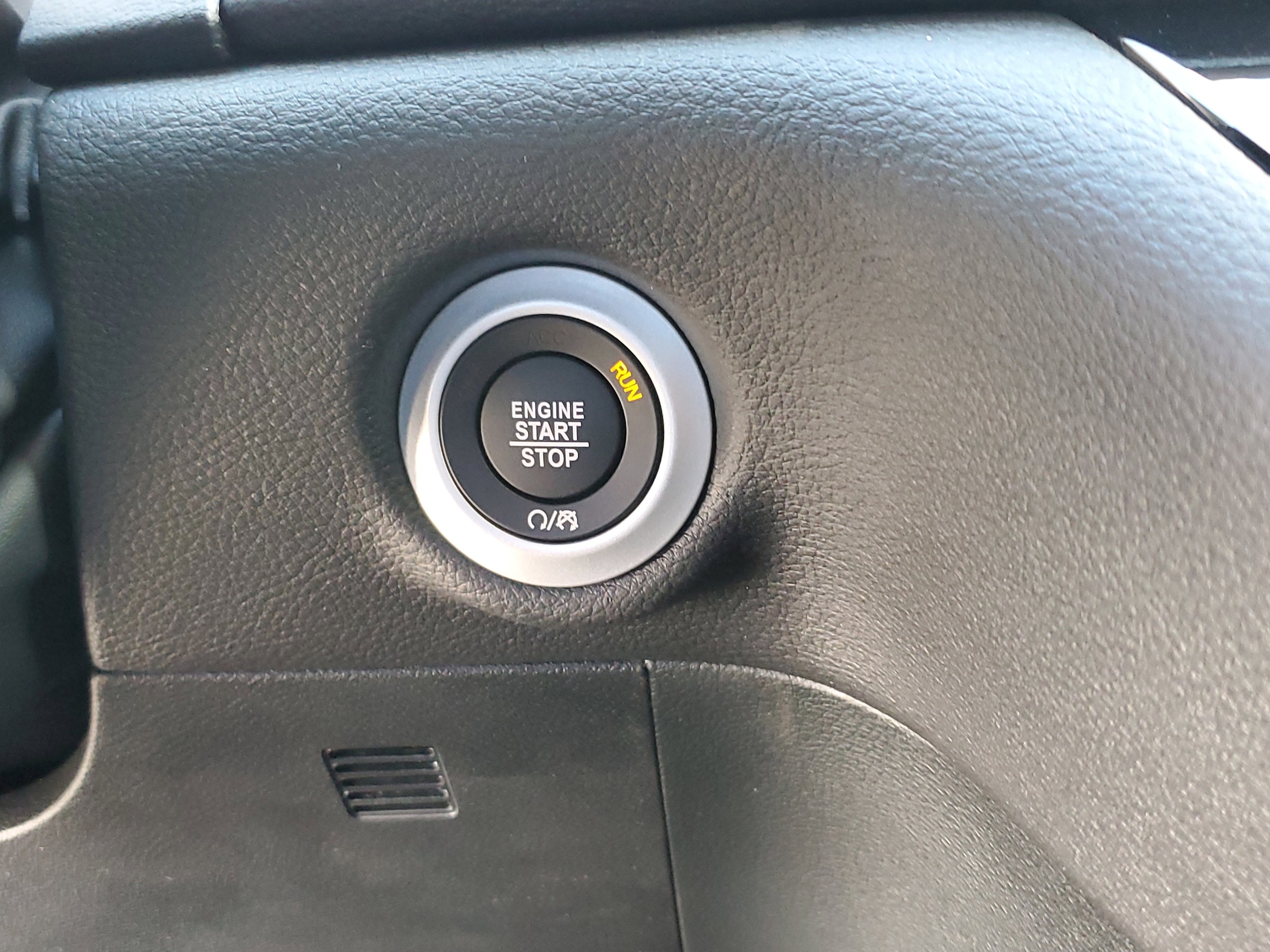 2025 Chrysler Pacifica Select - Photo 13