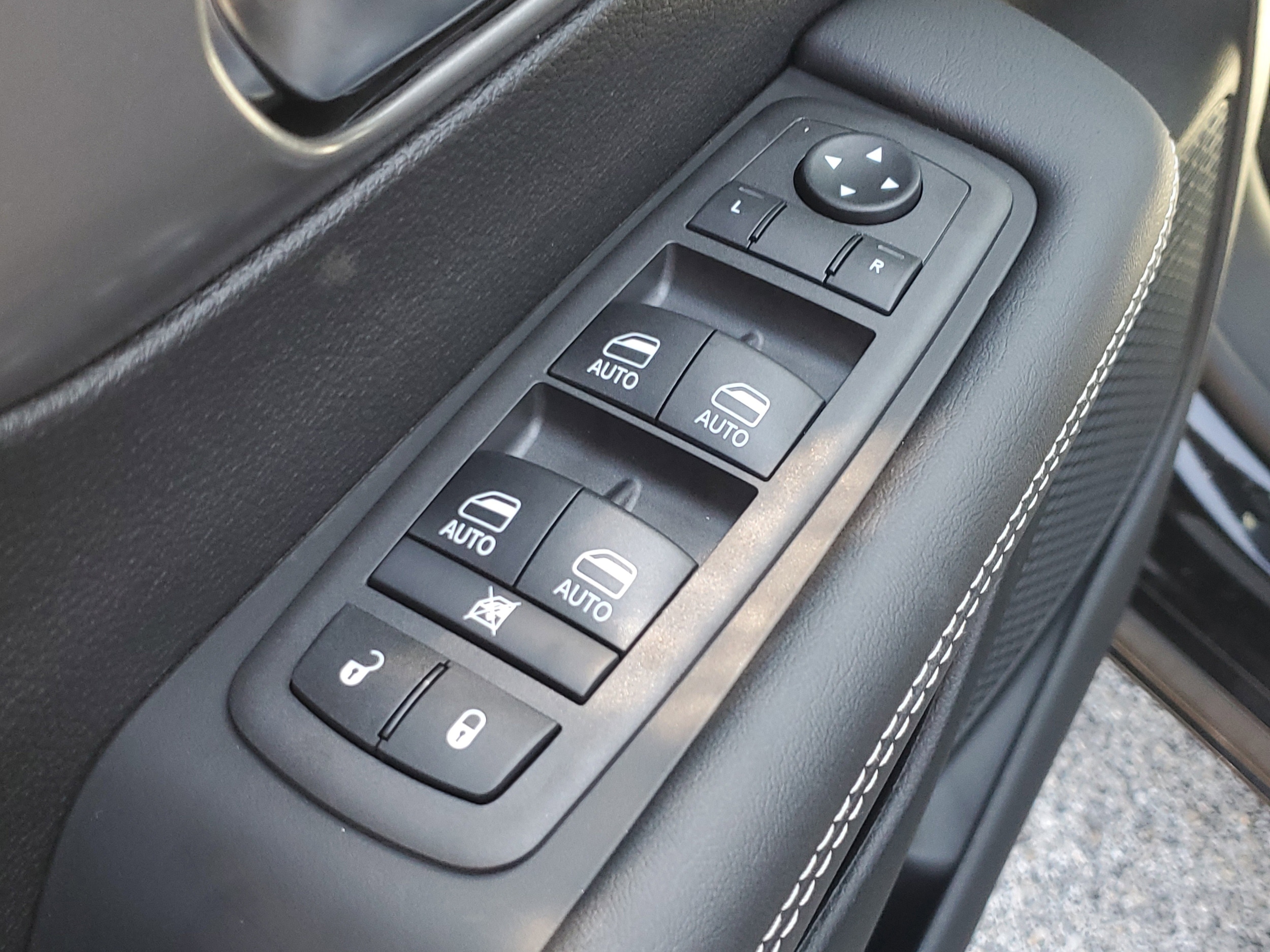 2026 Chrysler Pacifica Select - Photo 12