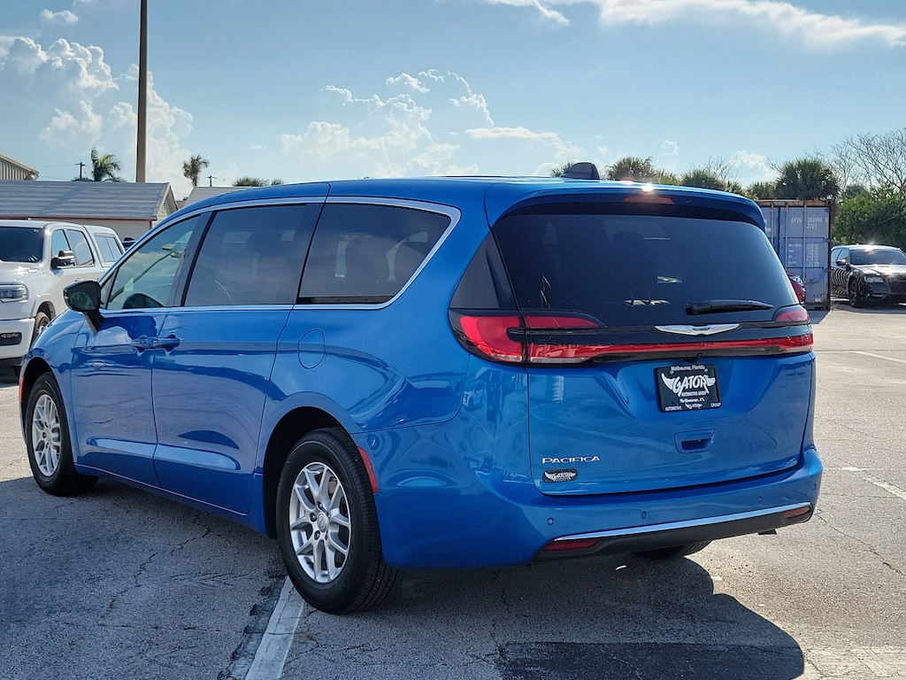 Used 2026 Chrysler Pacifica Select Van Passenger Van
