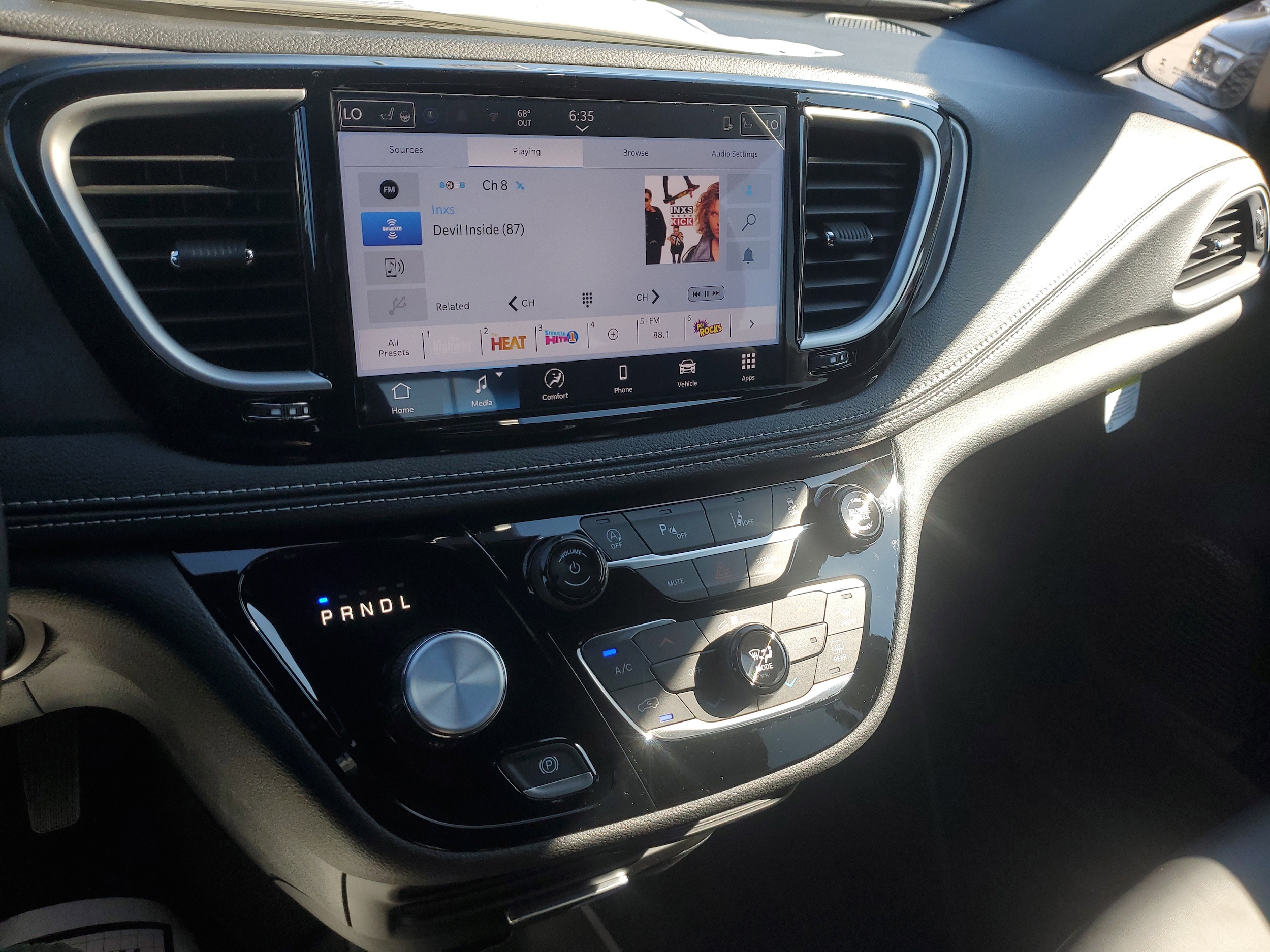 2026 Chrysler Pacifica Select - Photo 15