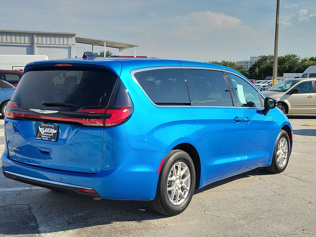 Used 2026 Chrysler Pacifica Select Van Passenger Van