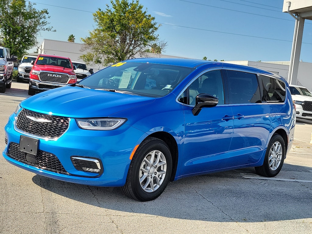 Used 2026 Chrysler Pacifica Select Van Passenger Van