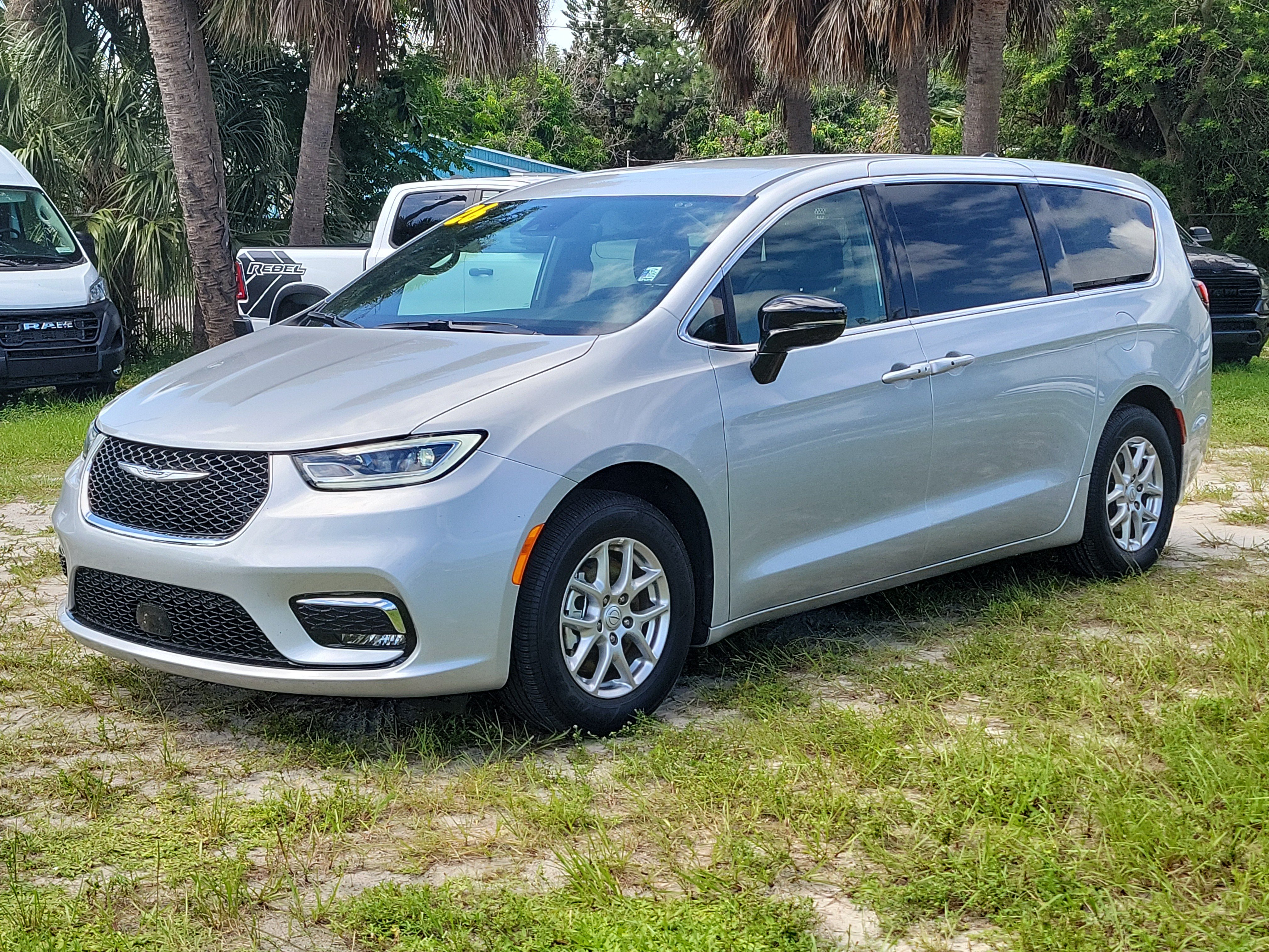 Used 2026 Chrysler Pacifica Select Van Passenger Van