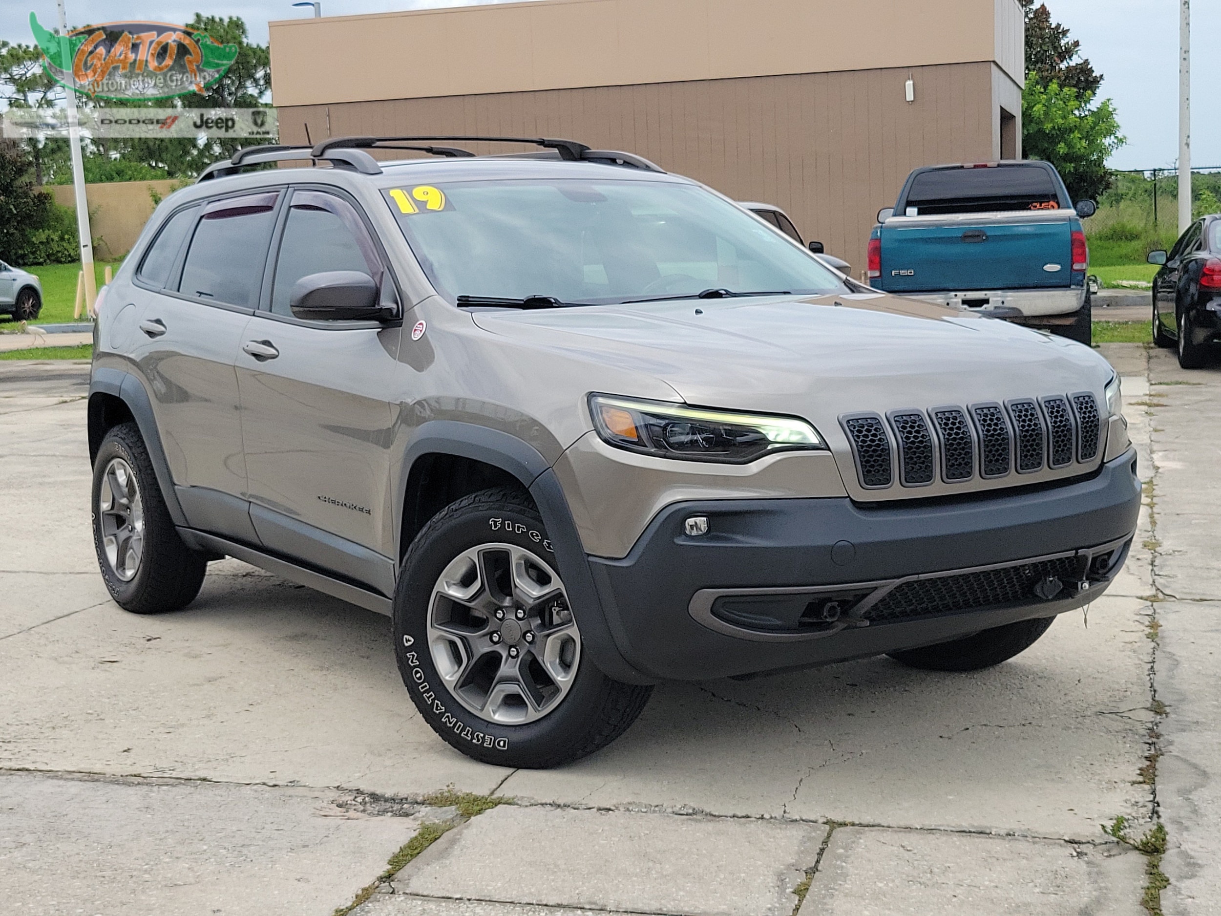 2019 Jeep Cherokee SUV 
