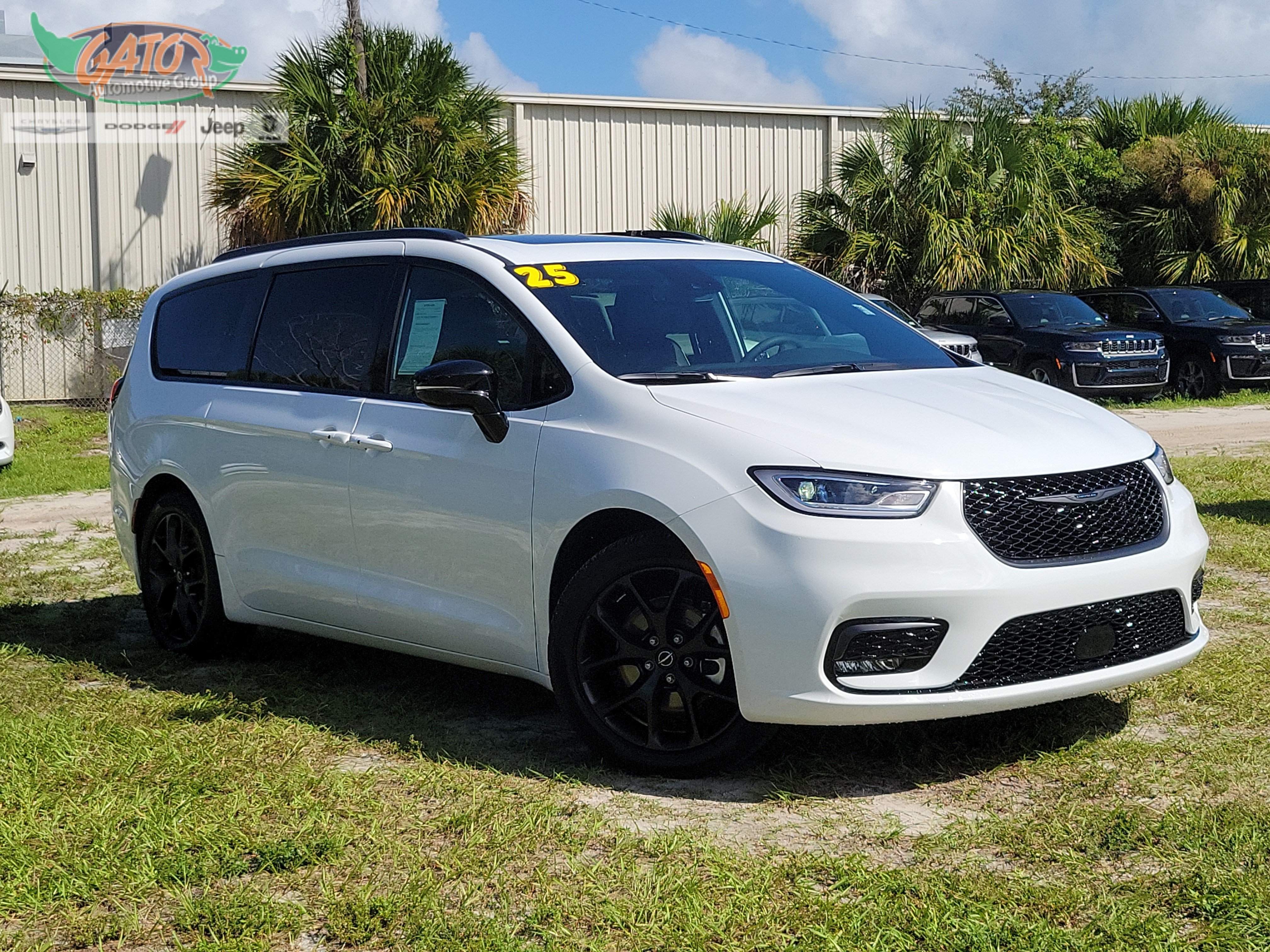 Used 2025 Chrysler Pacifica Limited Van Passenger Van