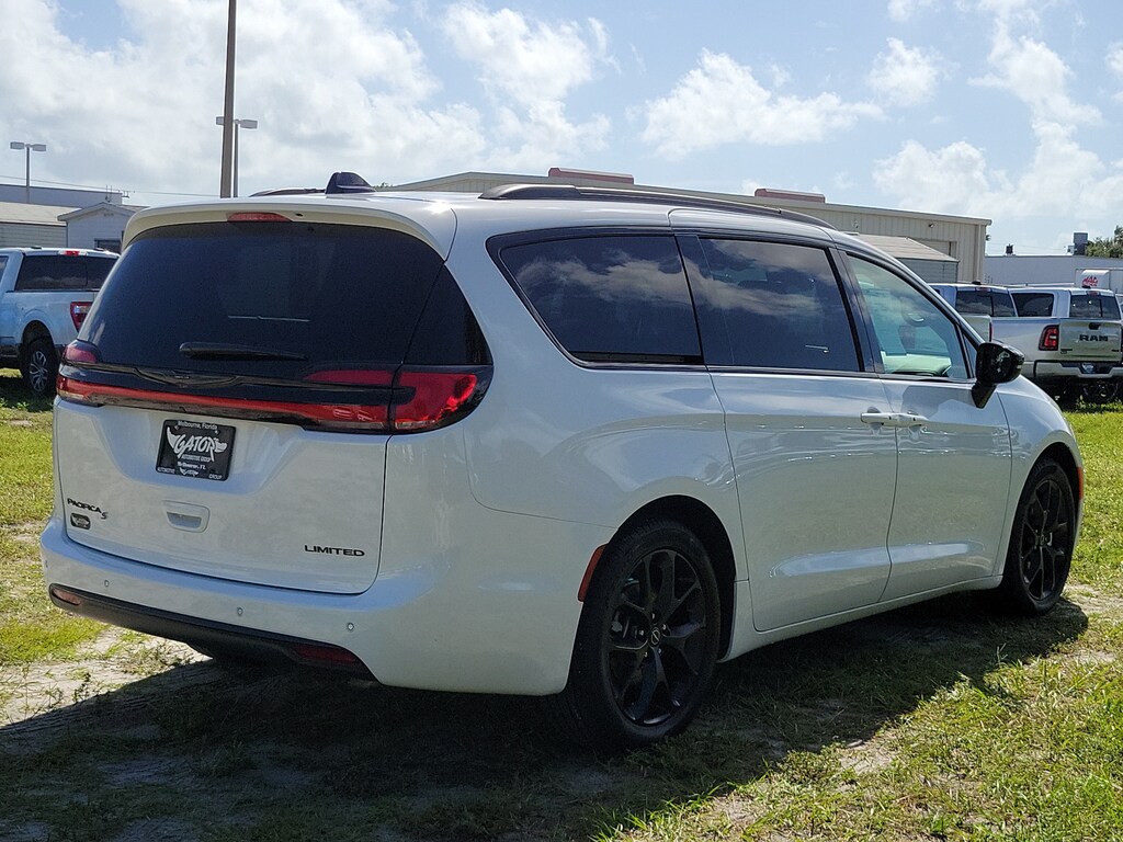 Used 2025 Chrysler Pacifica Limited Van Passenger Van