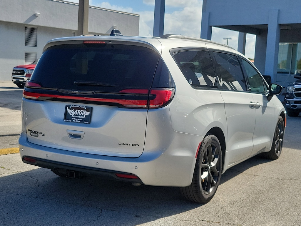 Used 2024 Chrysler Pacifica Limited Van Passenger Van
