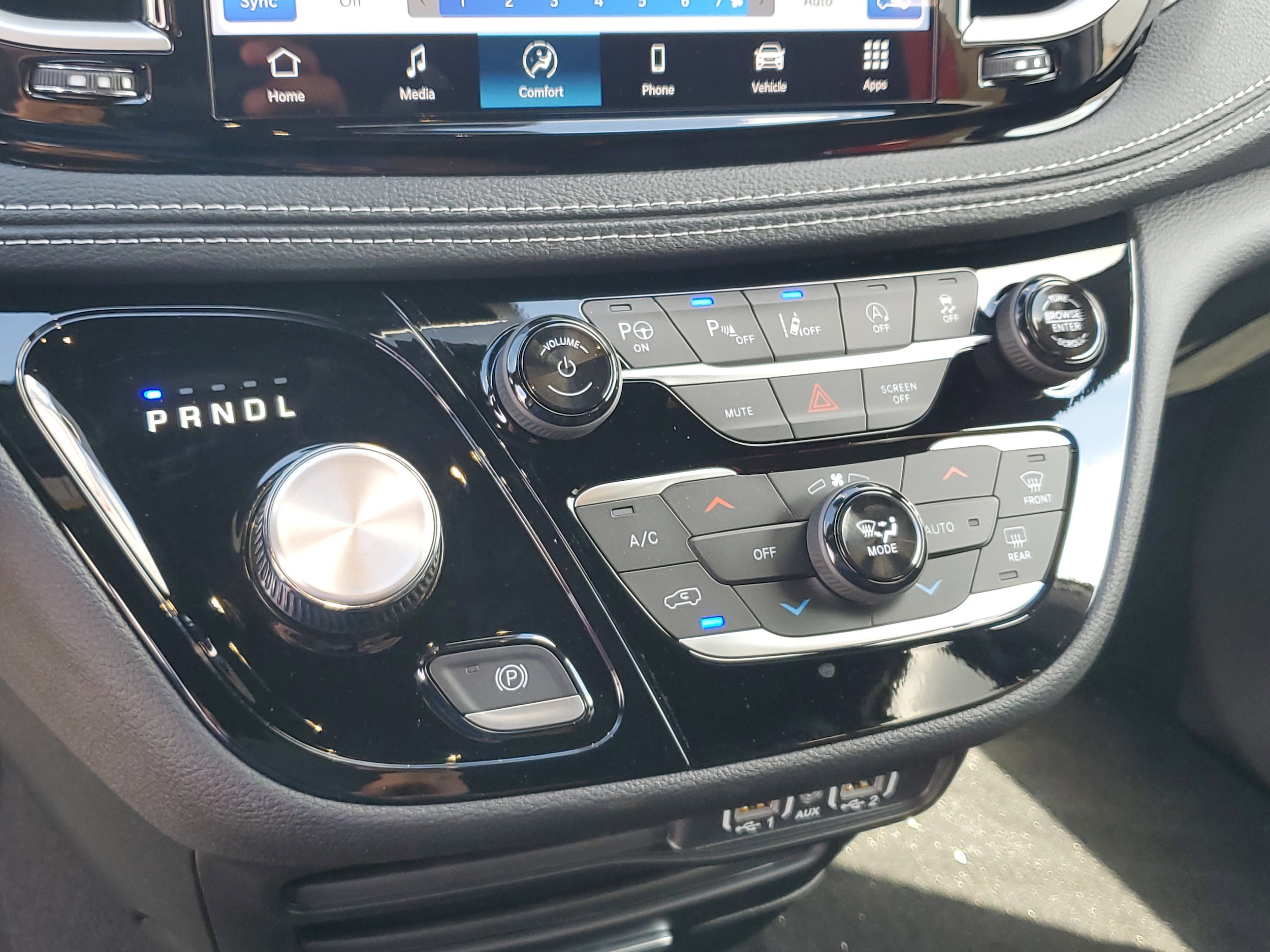 2025 Chrysler Pacifica Select - Photo 11