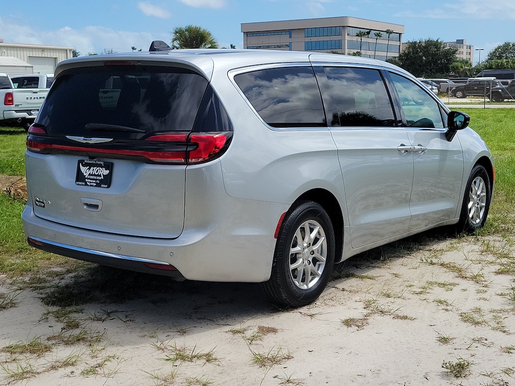 Used 2026 Chrysler Pacifica Select Van Passenger Van