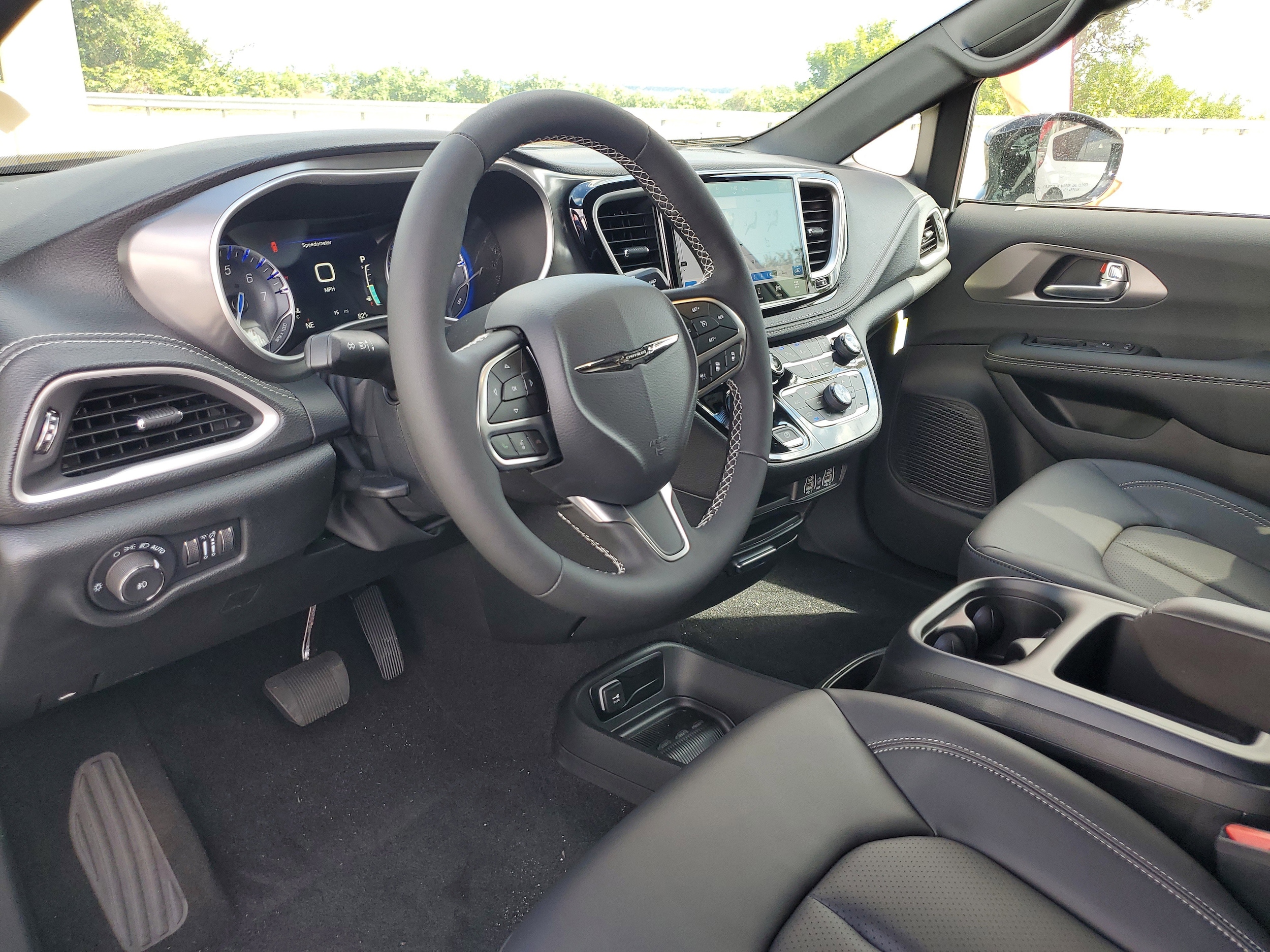 2025 Chrysler Pacifica Select - Photo 6