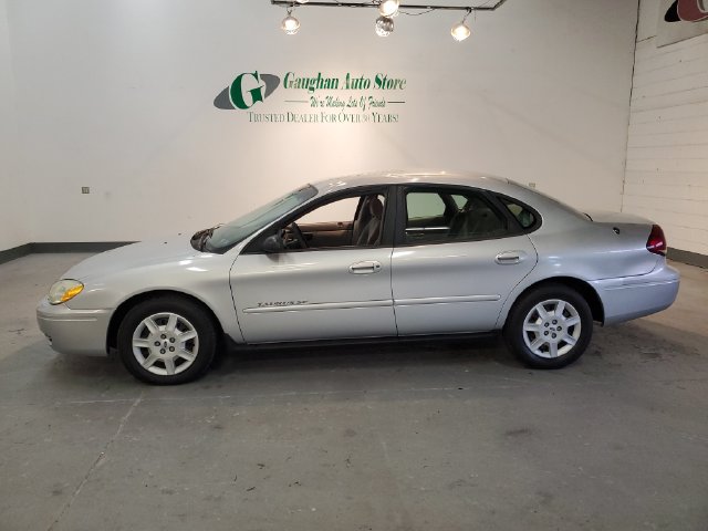 Used 2005 Ford Taurus SE Sedan