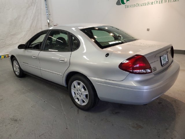 Used 2005 Ford Taurus SE Sedan