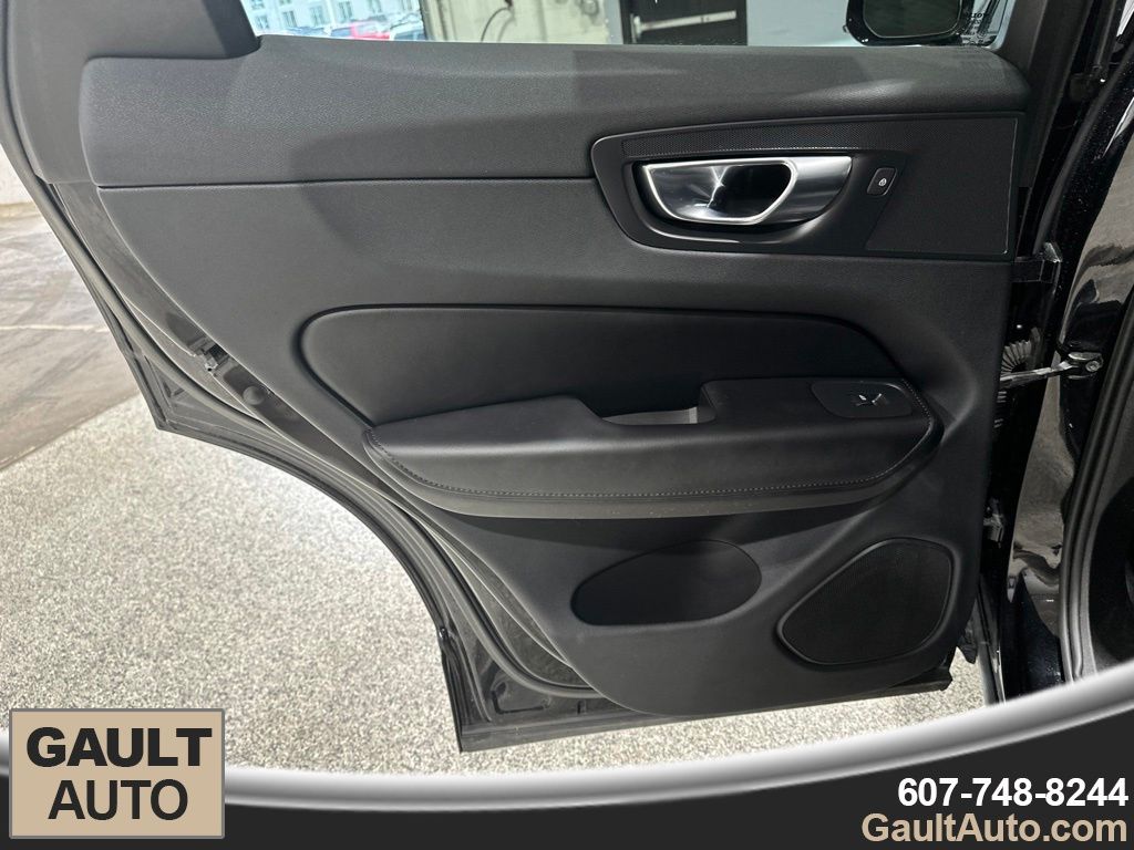 2023 Volvo XC60 Plus - Photo 14