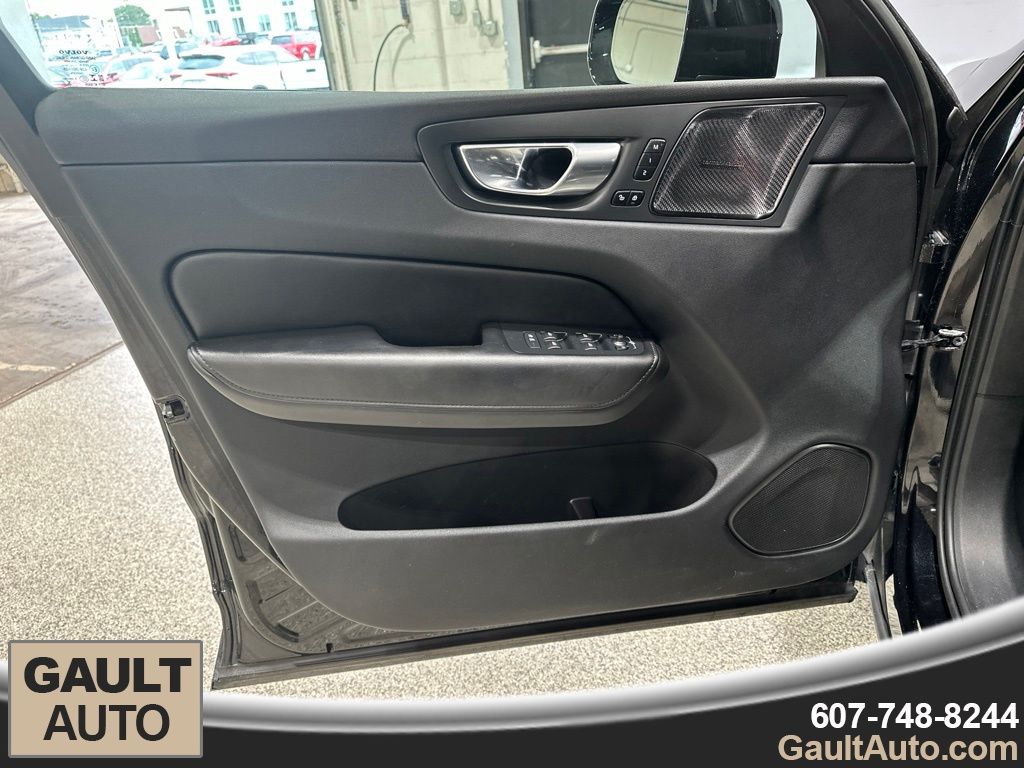2023 Volvo XC60 Plus - Photo 12