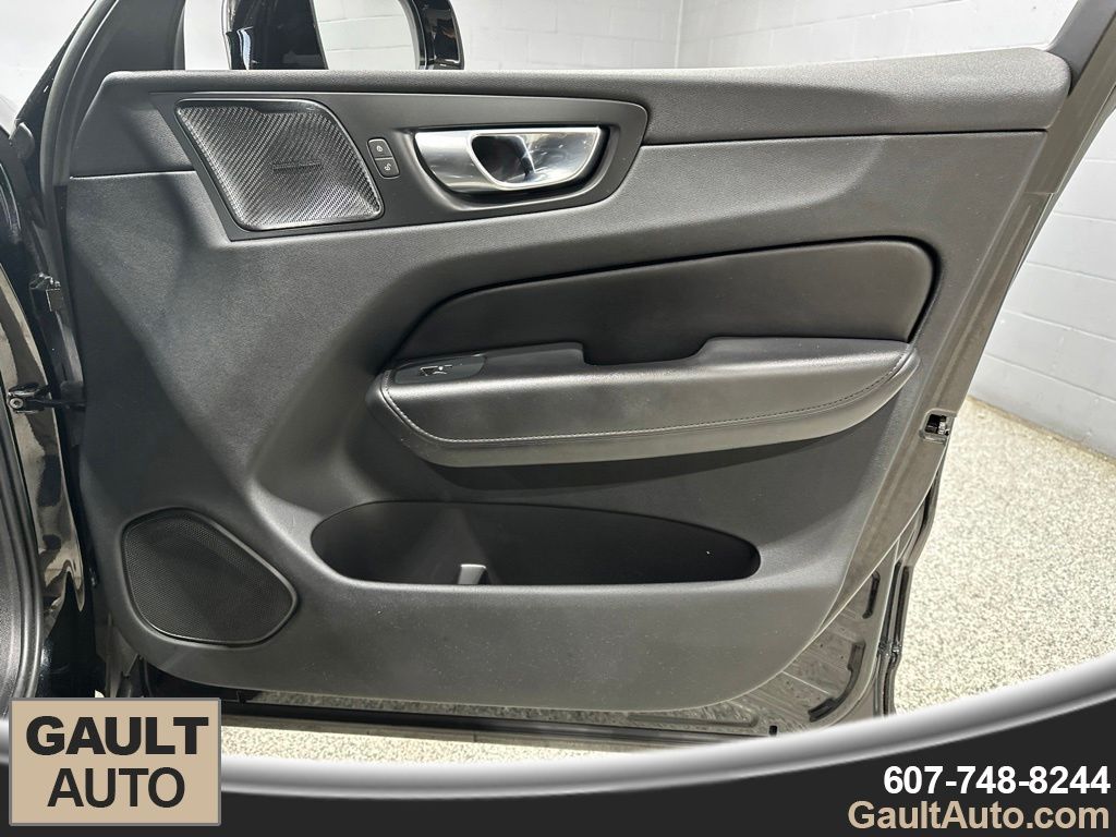 2023 Volvo XC60 Plus - Photo 17
