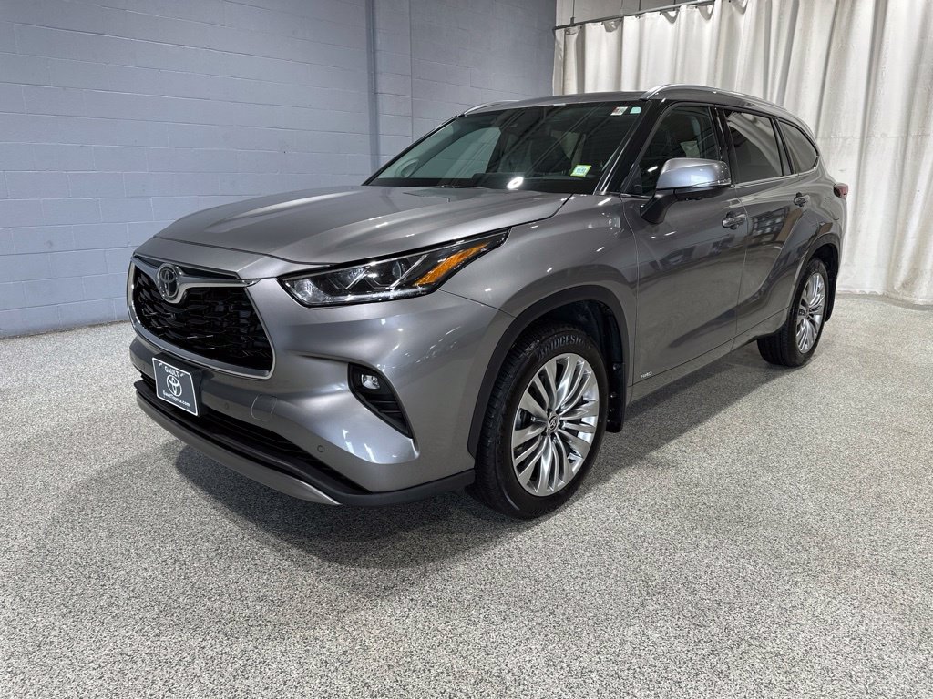 Used 2026 Toyota Highlander Hybrid Platinum SUV
