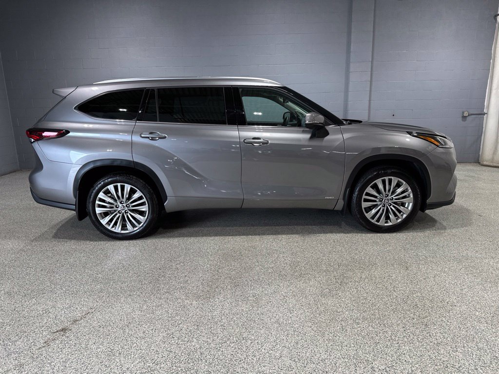 Used 2026 Toyota Highlander Hybrid Platinum SUV