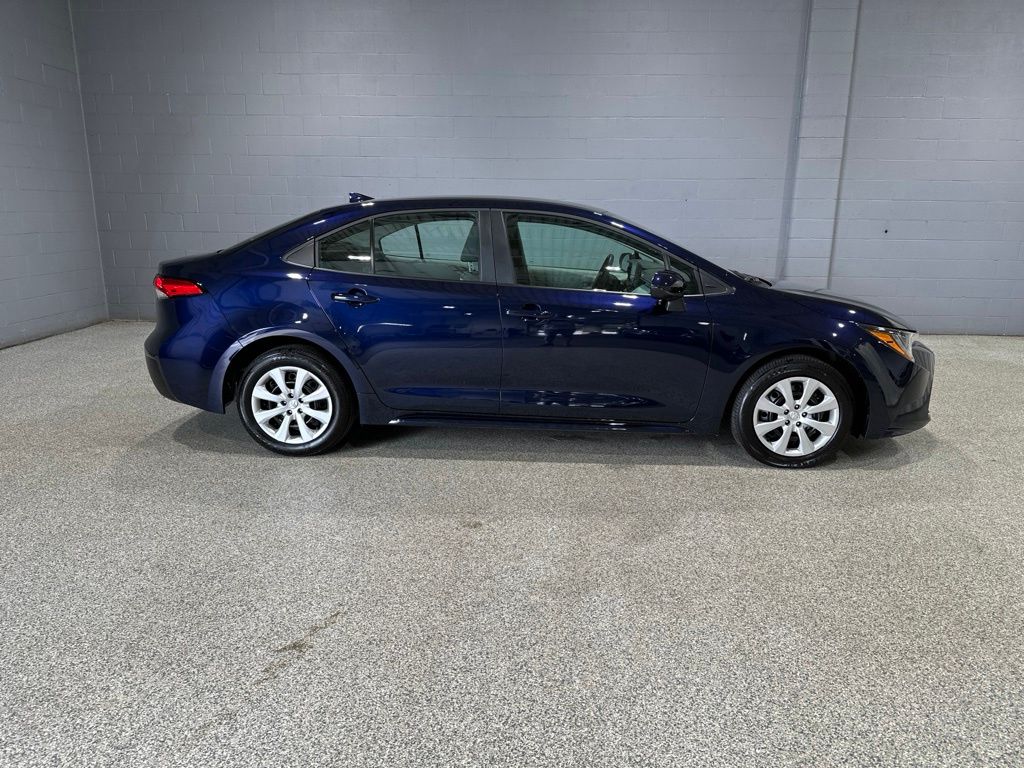 2026 Toyota Corolla LE - Photo 2