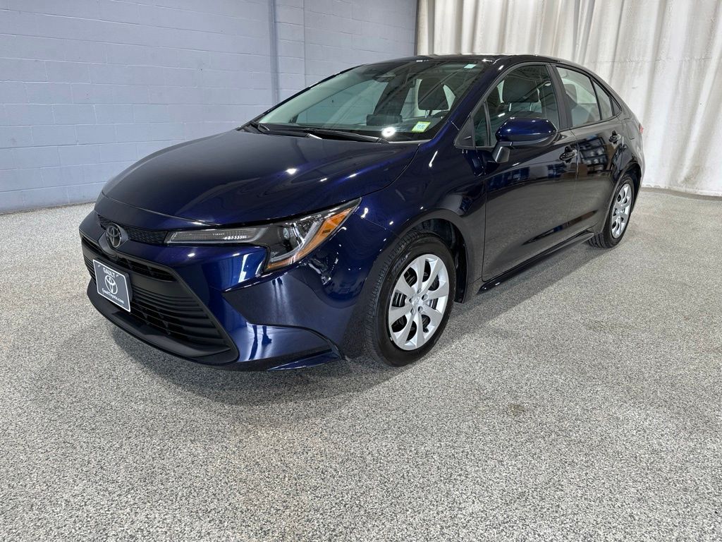 2026 Toyota Corolla LE - Photo 4