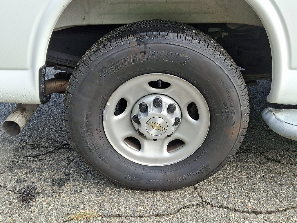 2025 Chevrolet Express Cargo Work Van - Photo 10