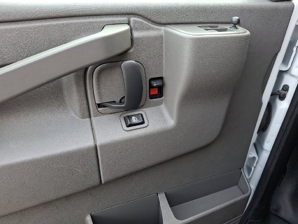 2025 Chevrolet Express Cargo Work Van - Photo 18
