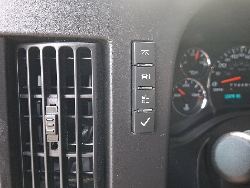 2025 Chevrolet Express Cargo Work Van - Photo 30