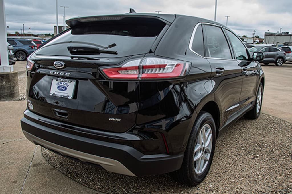 Used 2024 Ford Edge SEL SUV