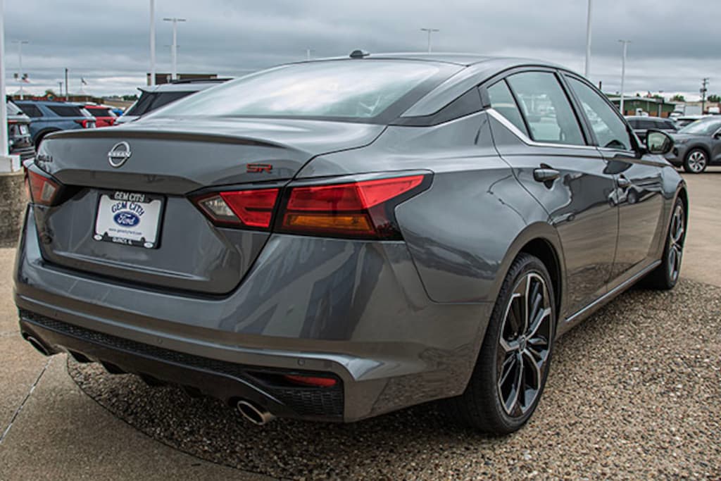 Used 2024 Nissan Altima 2.5 SR Sedan