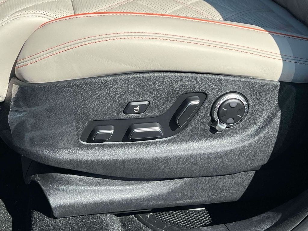 2026 GENESIS GV70 Sport Prestige - Photo 13