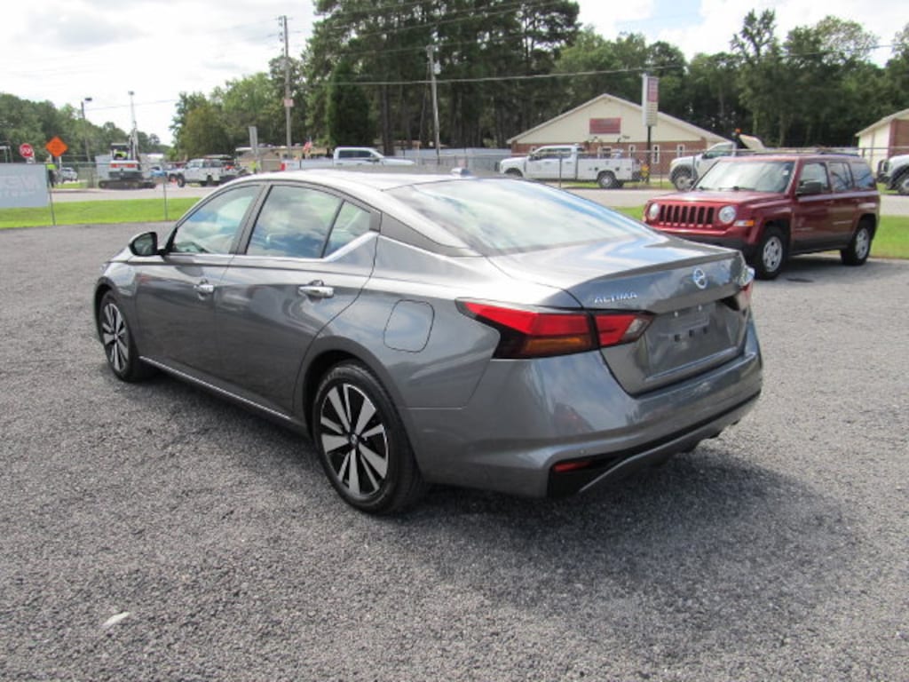 Used 2022 Nissan Altima 2.5 SV Sedan