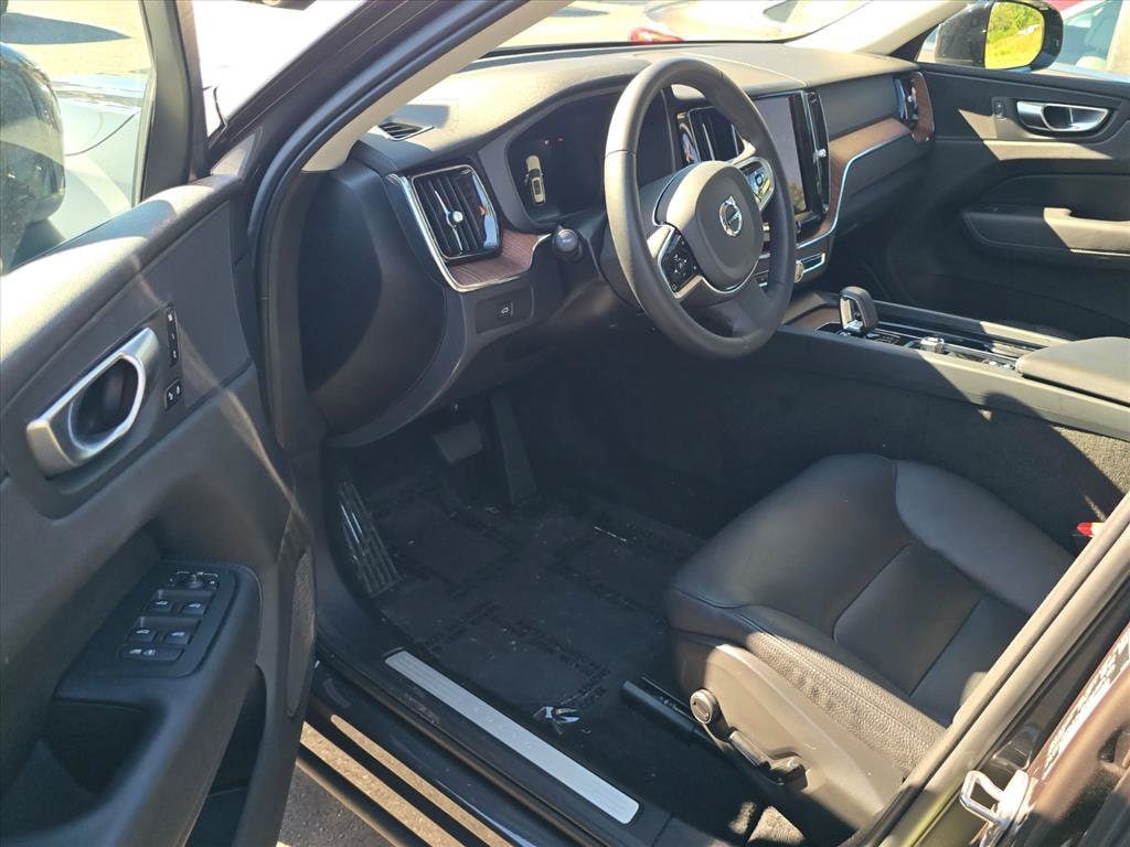 2024 Volvo XC60 Plus - Photo 8