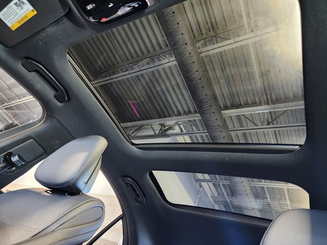 2025 Mercedes-Benz C-Class Sedan C 300 - Photo 31