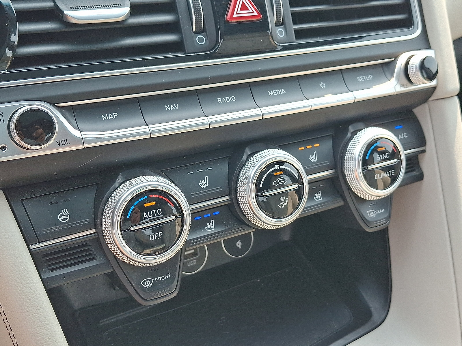 2023 GENESIS G70 Standard - Photo 16