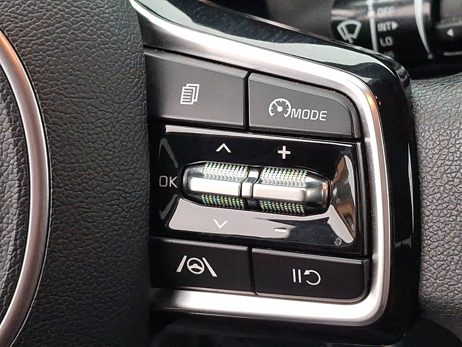 2023 Kia Sorento LX - Photo 21