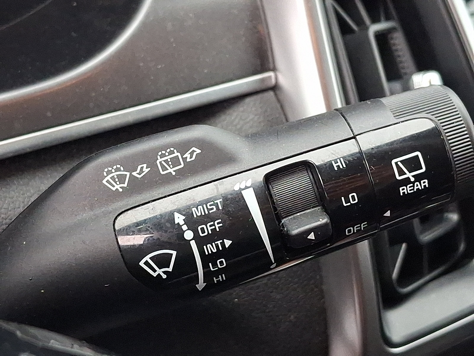 2023 Kia Sorento LX - Photo 26