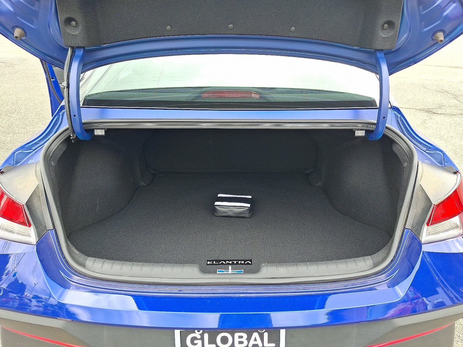 2025 Hyundai Elantra SEL - Photo 30
