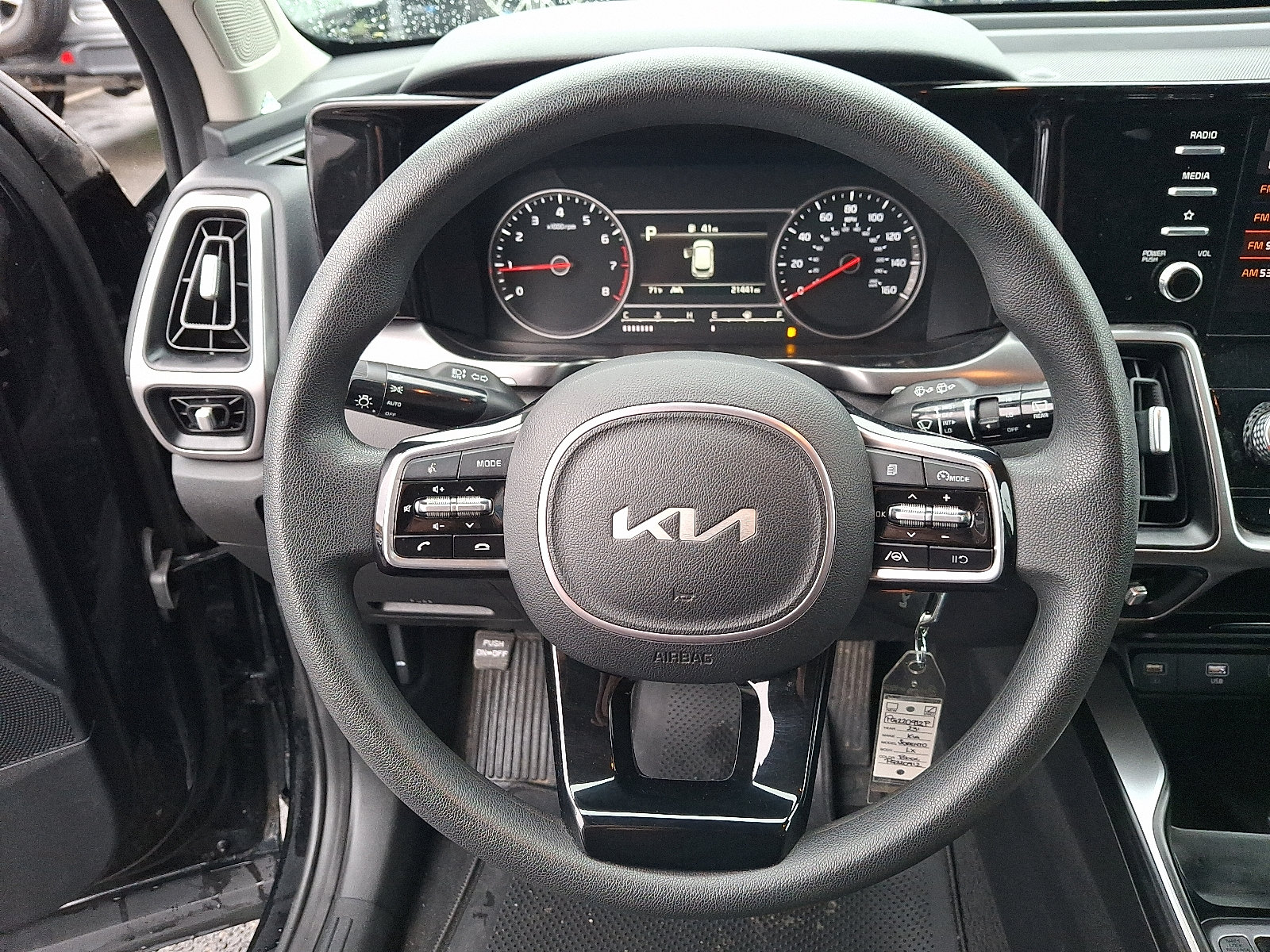 2023 Kia Sorento LX - Photo 18