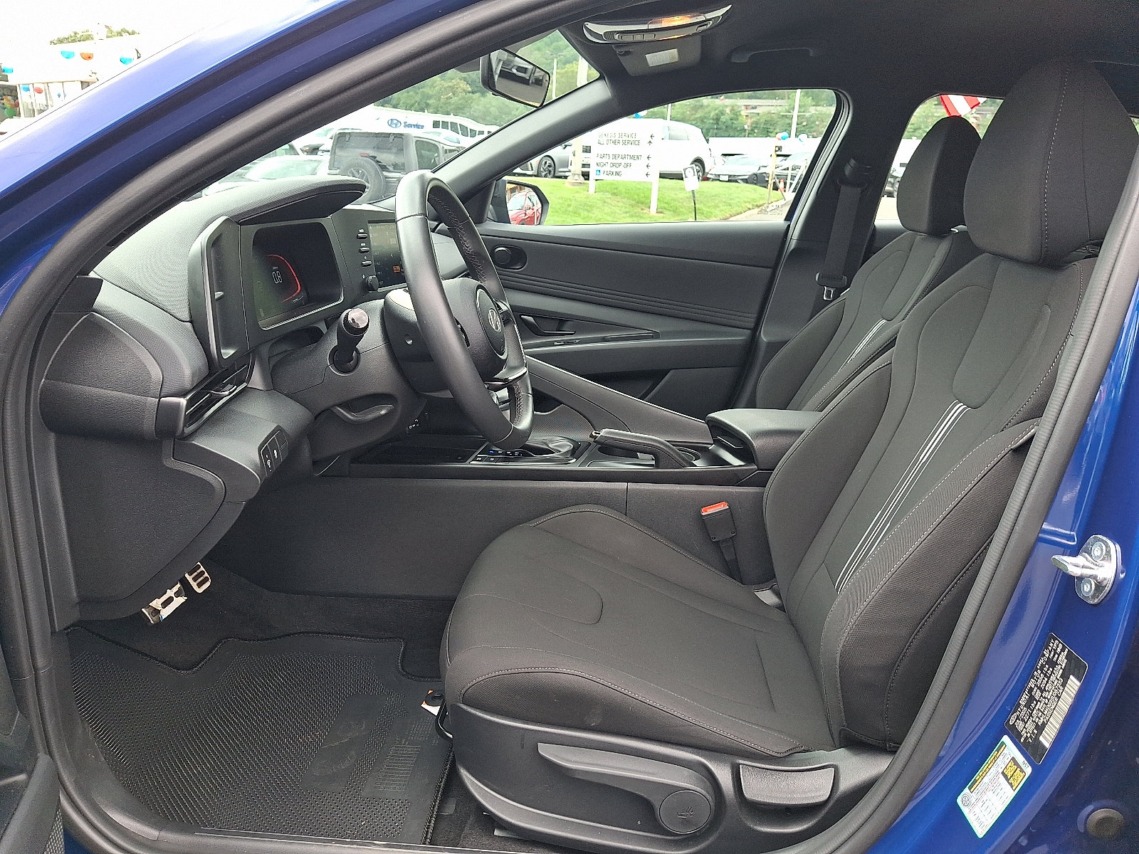 2025 Hyundai Elantra SEL - Photo 14